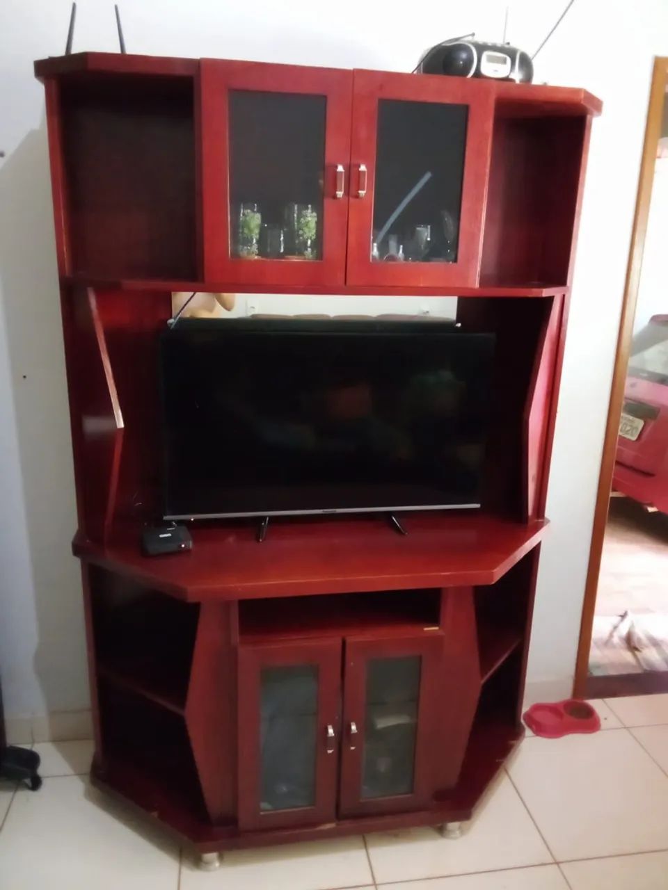 Rack de TV em Madeira Vermelha
