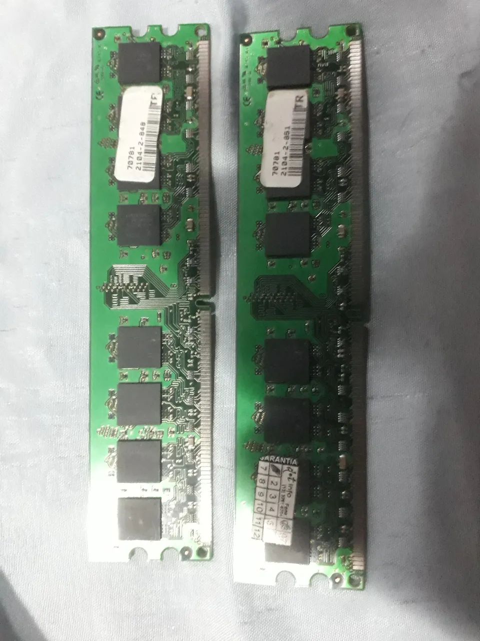 2 Kingston DDR2 1GB 667MHz RAM Memories64385503027203122