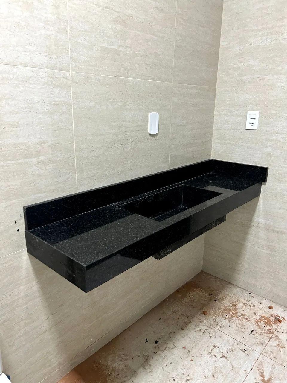 Mármores e granitos.