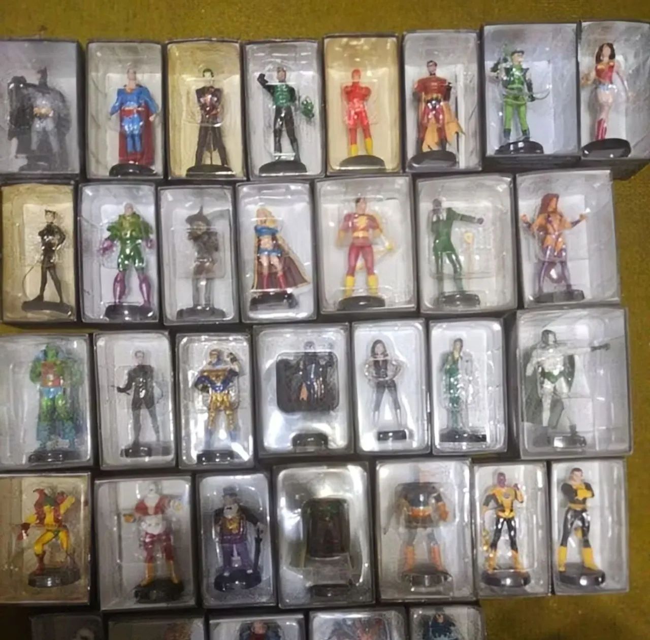 KIT Miniaturas Dc Eaglemoss Edições 1 até 34 Completas com Porta