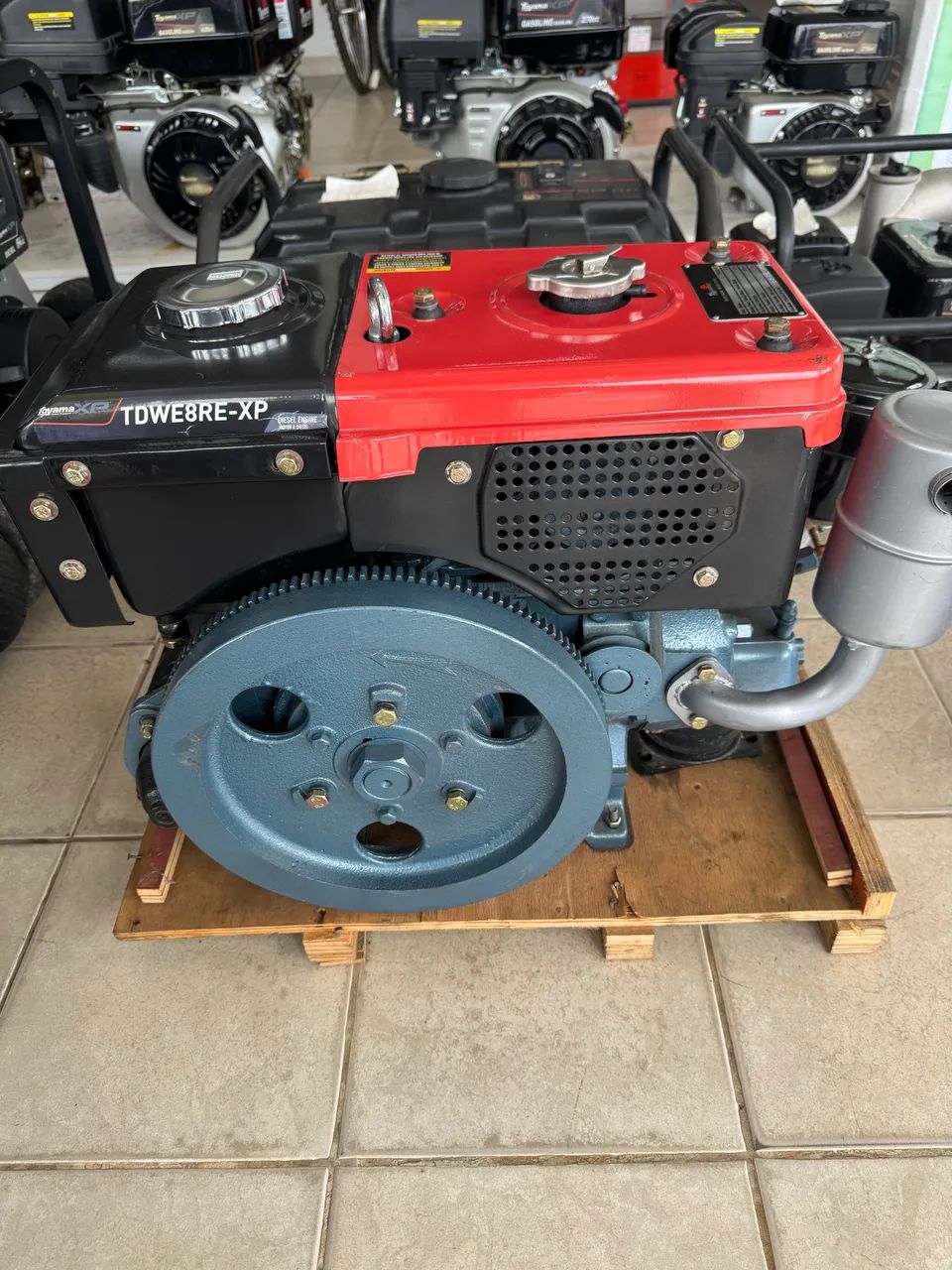 Motor a diesel Toyama TDWE8RE-XP. - Máquinas para produção