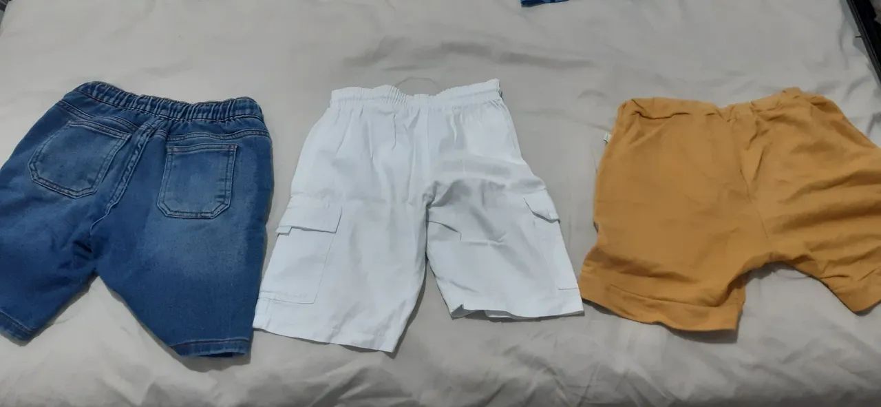 Shorts, camisas polo e camisetas