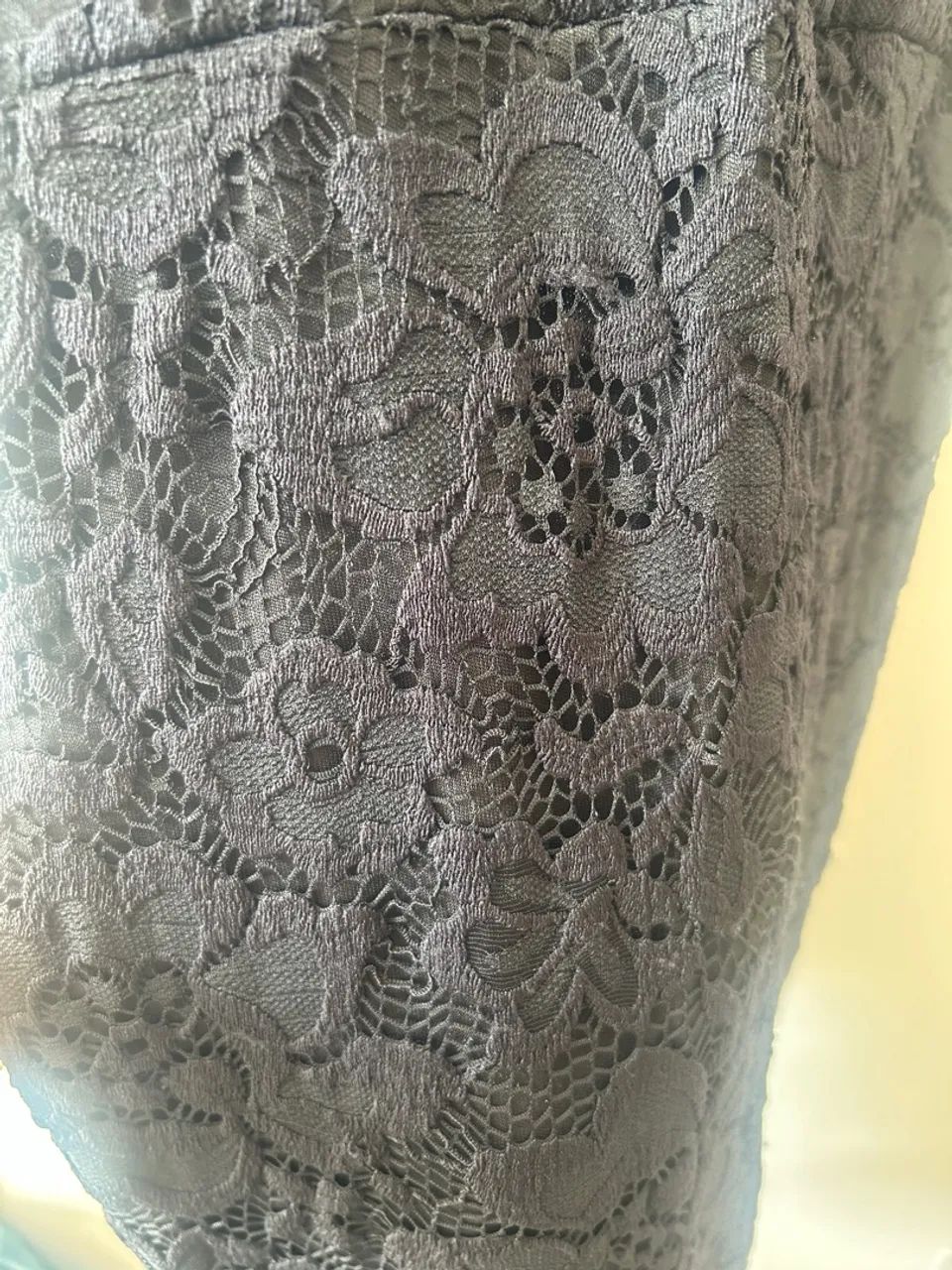 Vestido de renda preto com babados - Foto 4