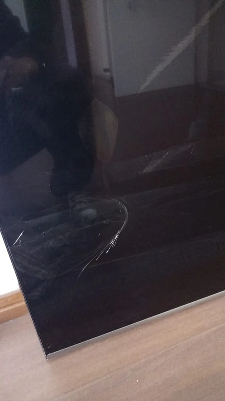 TV LG 60`` com a tela quebrada