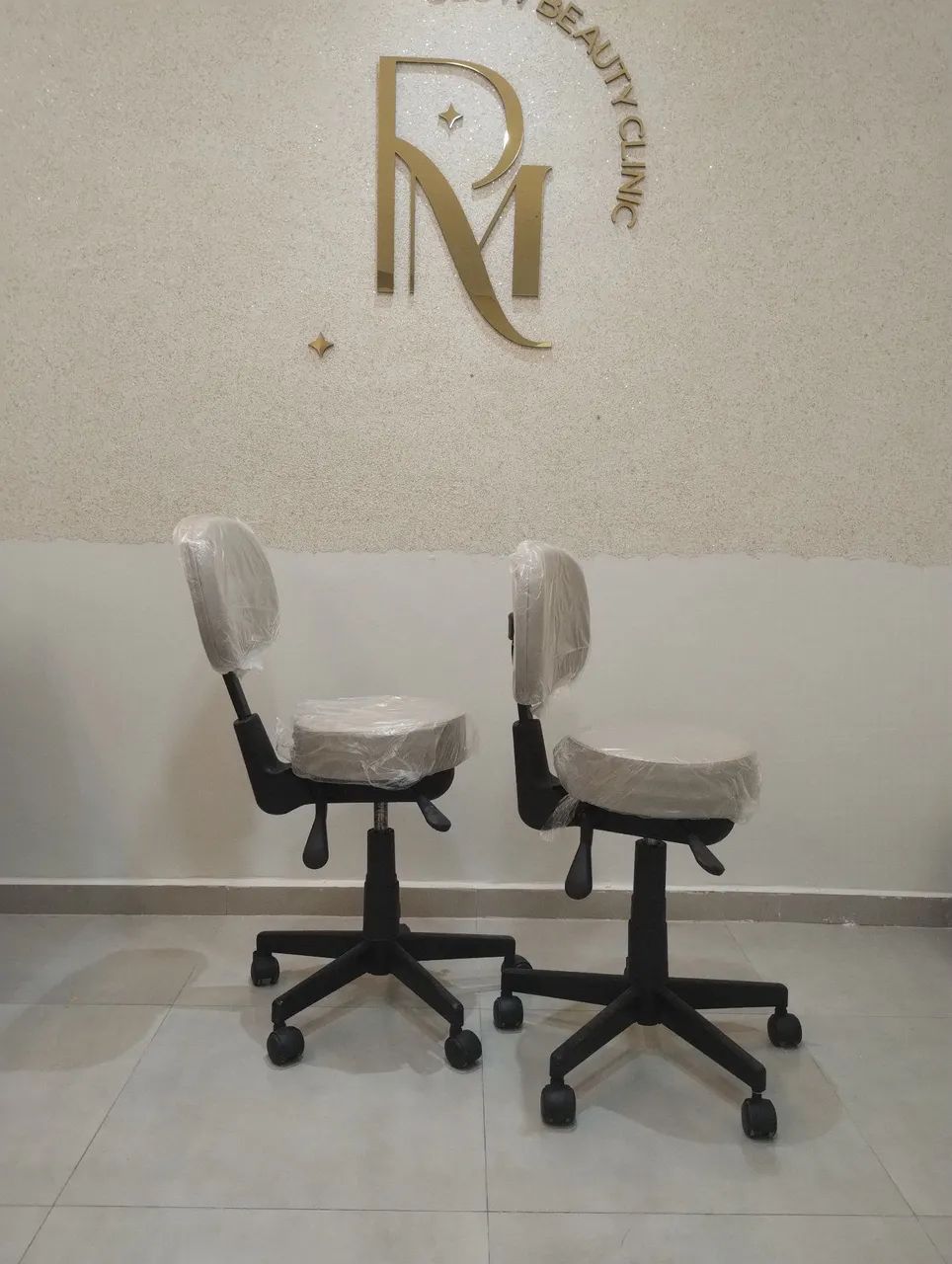 Cadeiras mocho giratórias novas e usadas - Foto 4