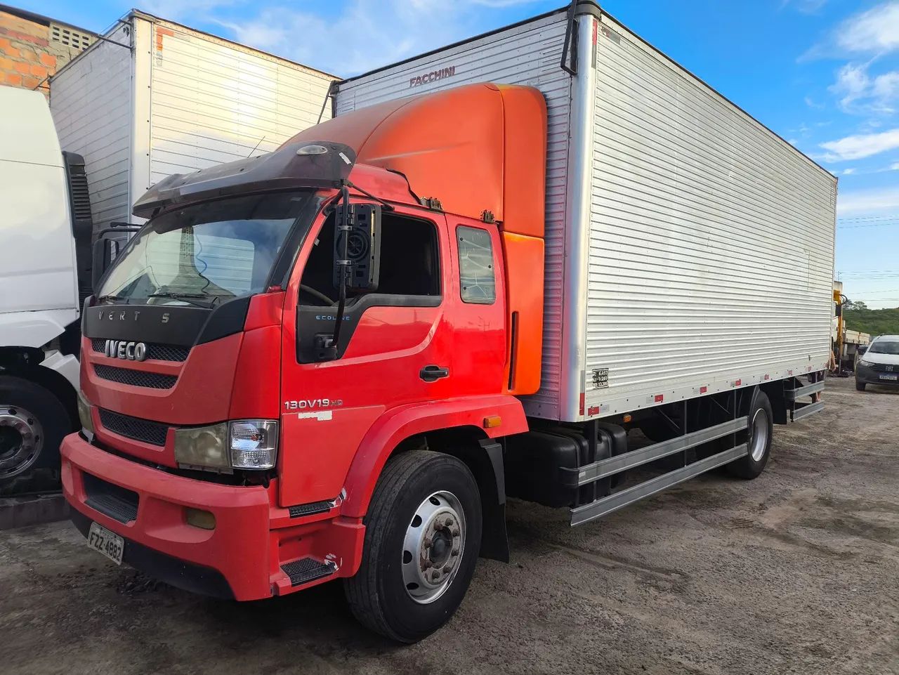 Iveco/Vertis 130 V19 Baú 2015 Bom - Foto 2