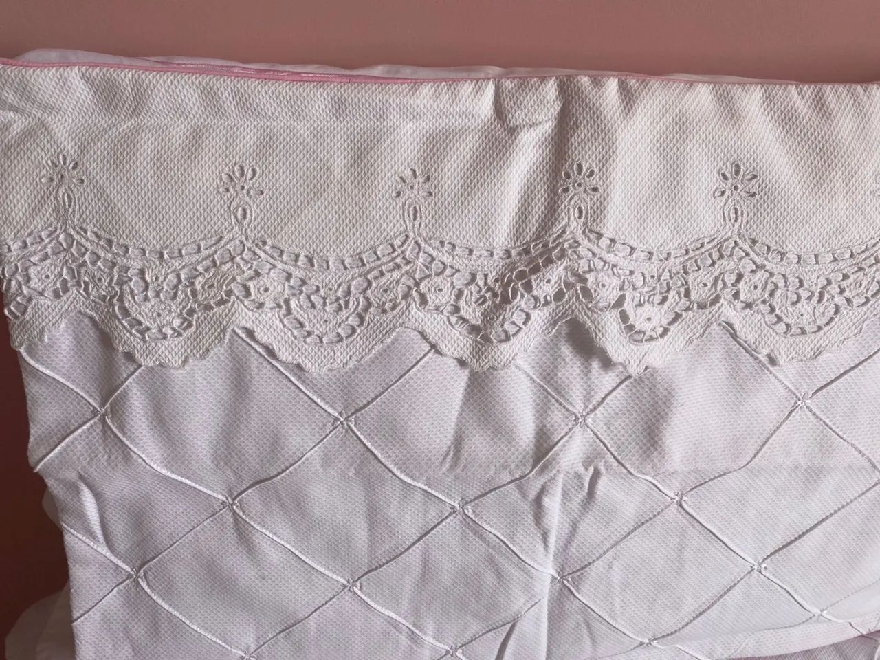 Colcha Matelassê de piquê com Richelieu  - Foto 3