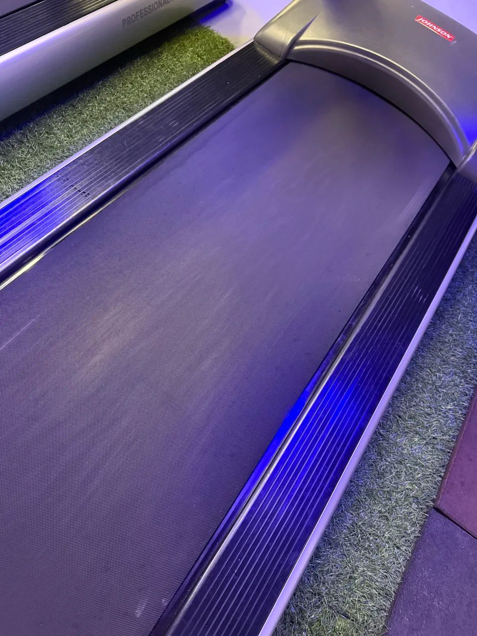 Esteiras profissionais marca jogson com inclinação ,estão montadas no local . - Foto 6