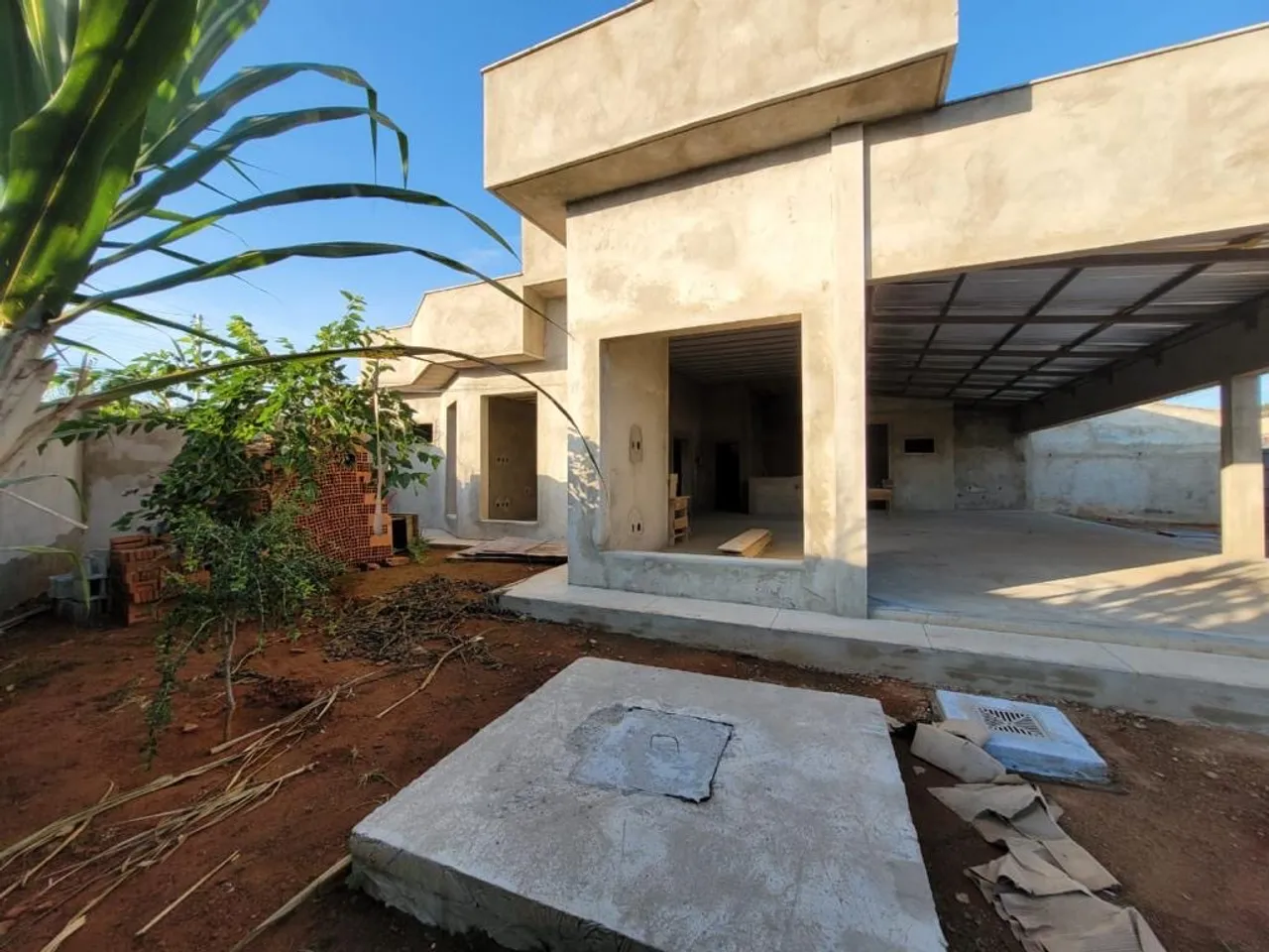 Vendo Casa de esquina em fase de acabamento no Jardim Eli forte