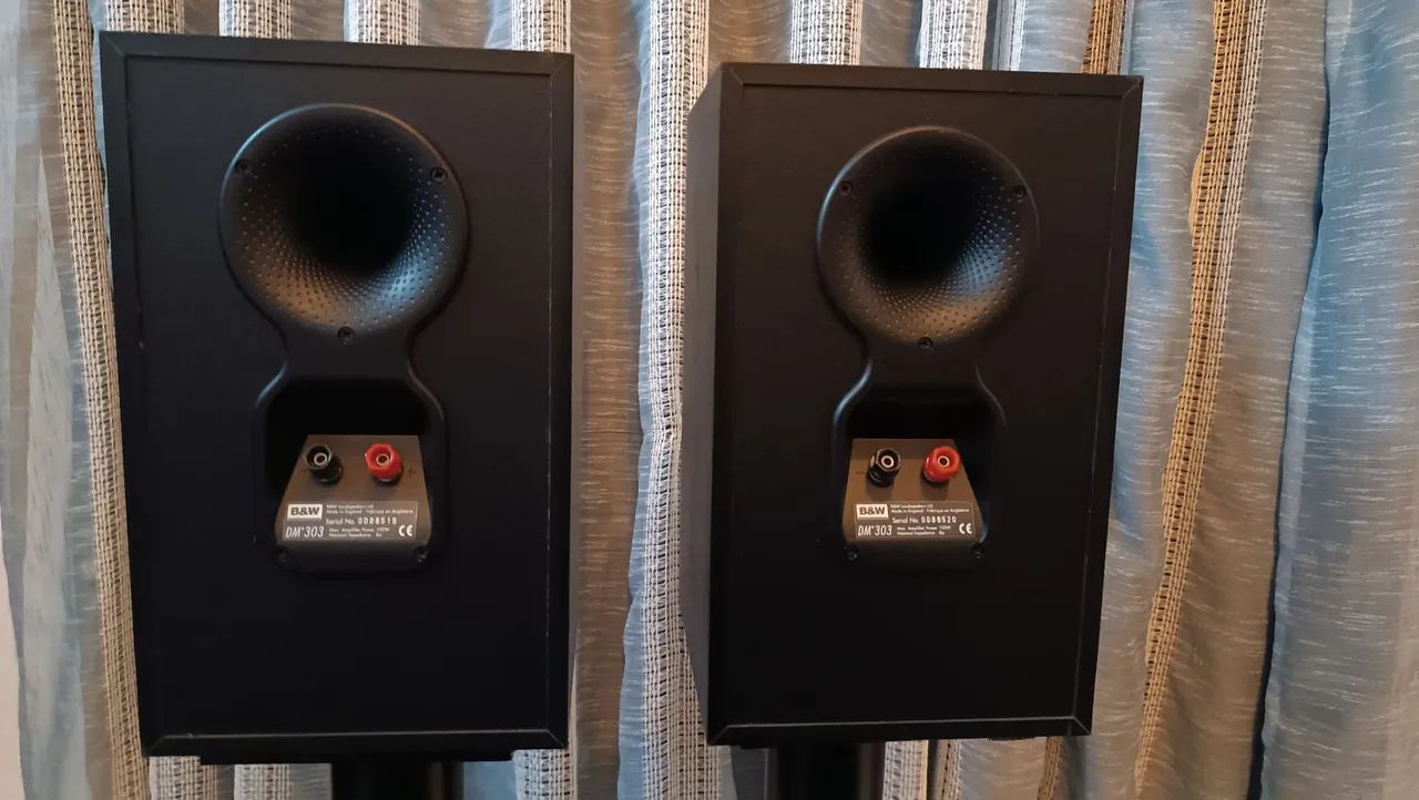 Par de bookshelf B&W DM303 - Aparelhos de Som - Parque Dom João