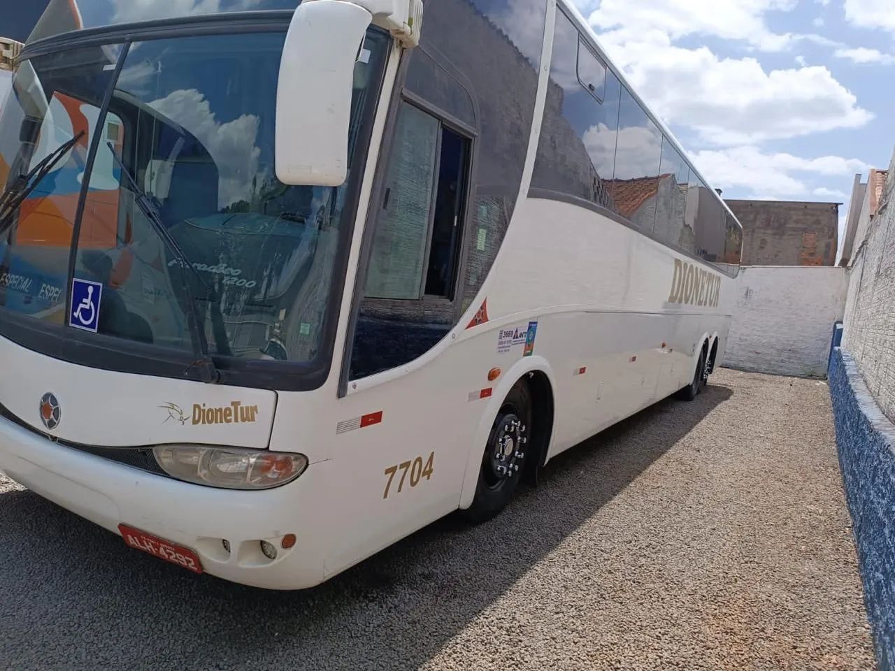 B12r 1200 25 lugares leito total