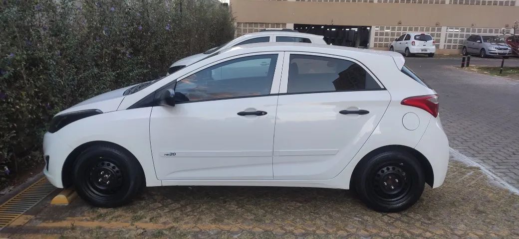 HB20 2013 Comfort Style 1.0 16v flex 4p Branco c/ trava, alarme, som e ar-condicionado - Foto 2