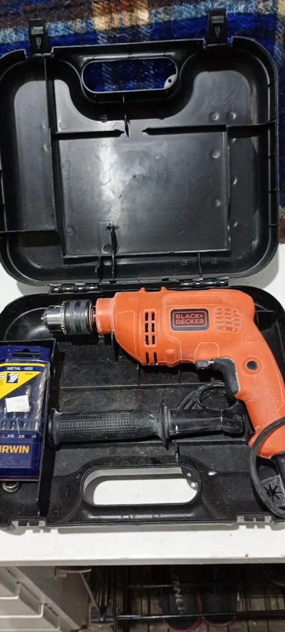 Furadeira Black+Decker com Maleta e Brocas