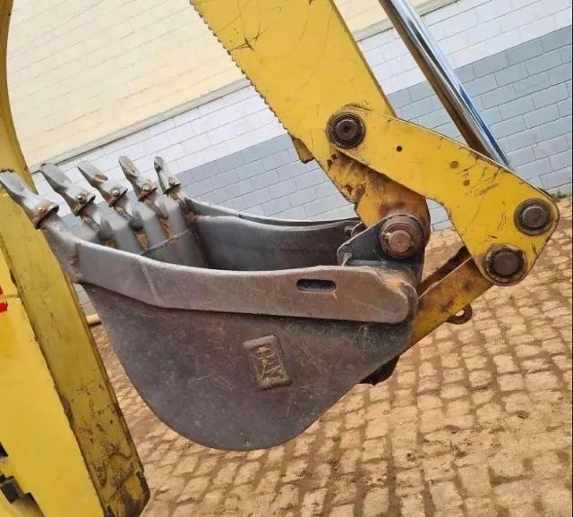 Retroescavadeira Caterpillar 416E Ano 2014 - Foto 4