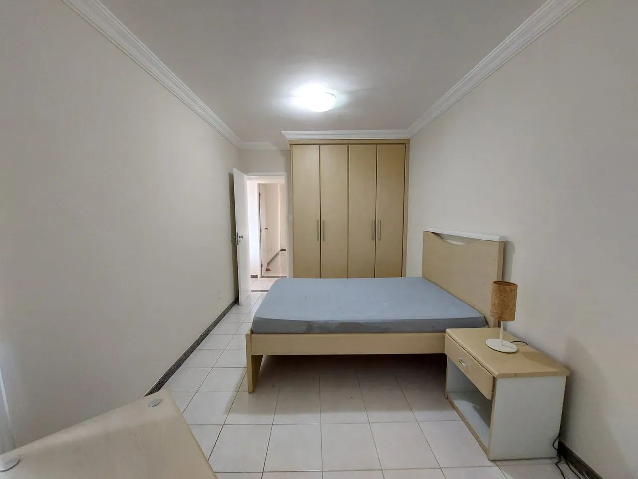 75m² mobiliado, 2/4, sala, varanda, banheiro social, cozinha, área de serviço e garagem - Foto 2