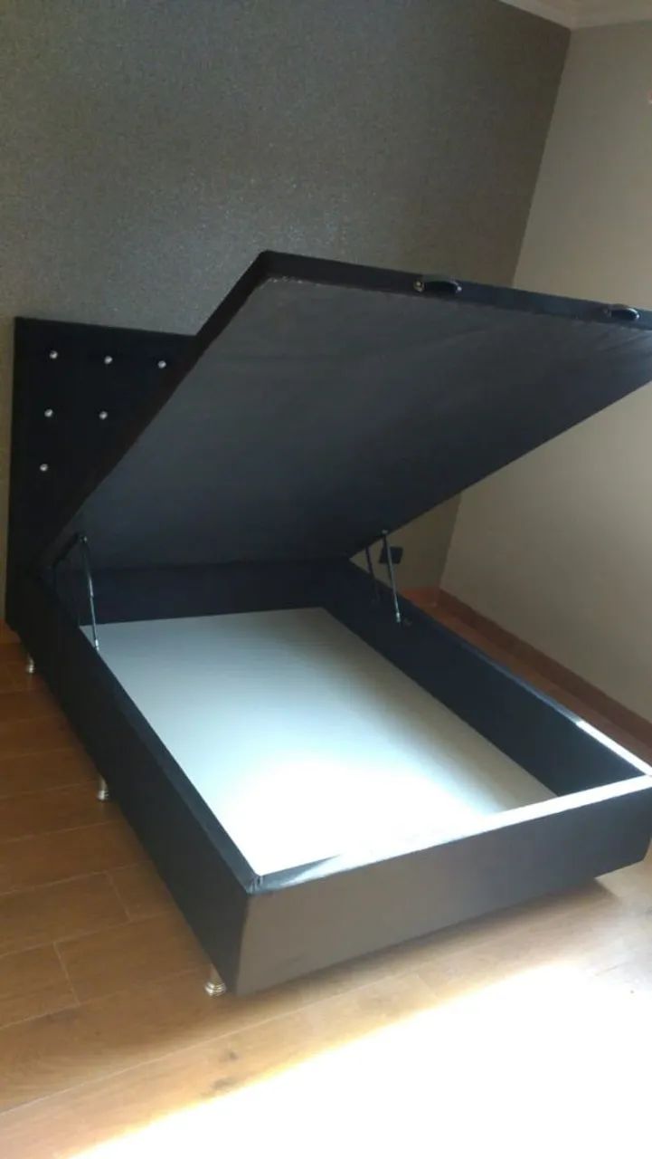  Baú e Cabeceira Estofada