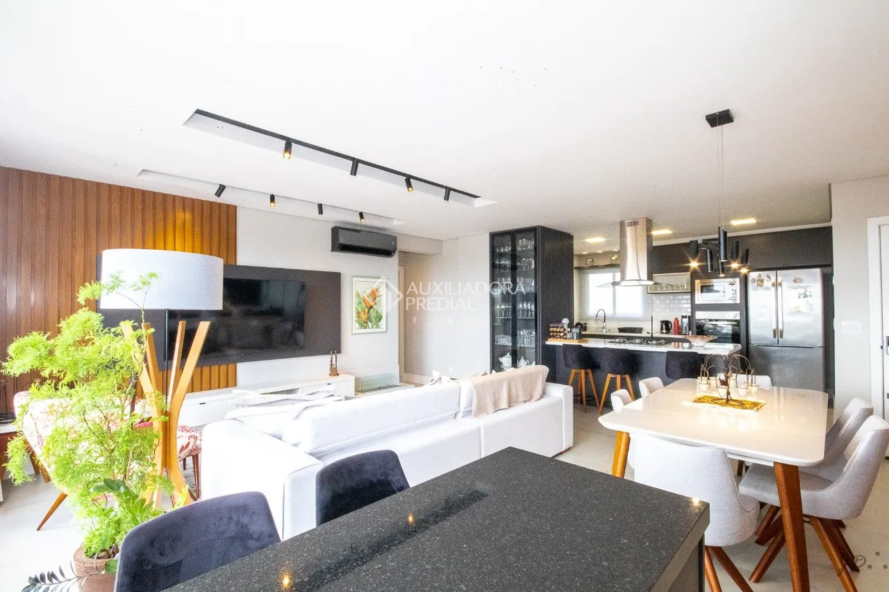 Apartamento com área privativa de 130,95 m², 3 suíte Semi-Mobiliado em Canoas à Venda
