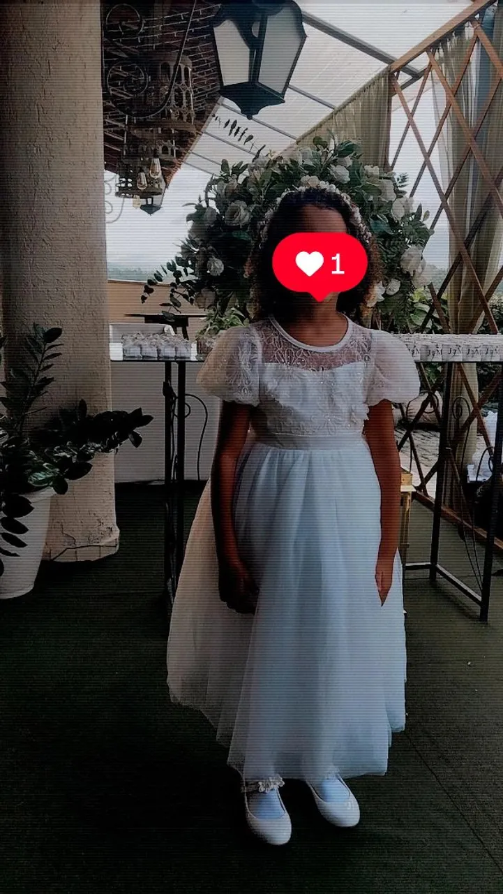 Vestido de Festa Infantil Branco (acompanha tiara e saia de enchimento)