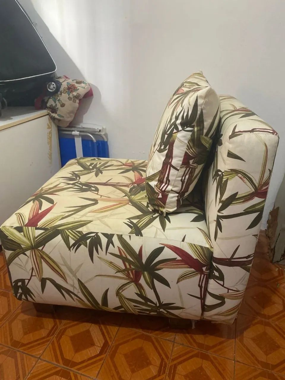 Poltrona com almofada  - Foto 5