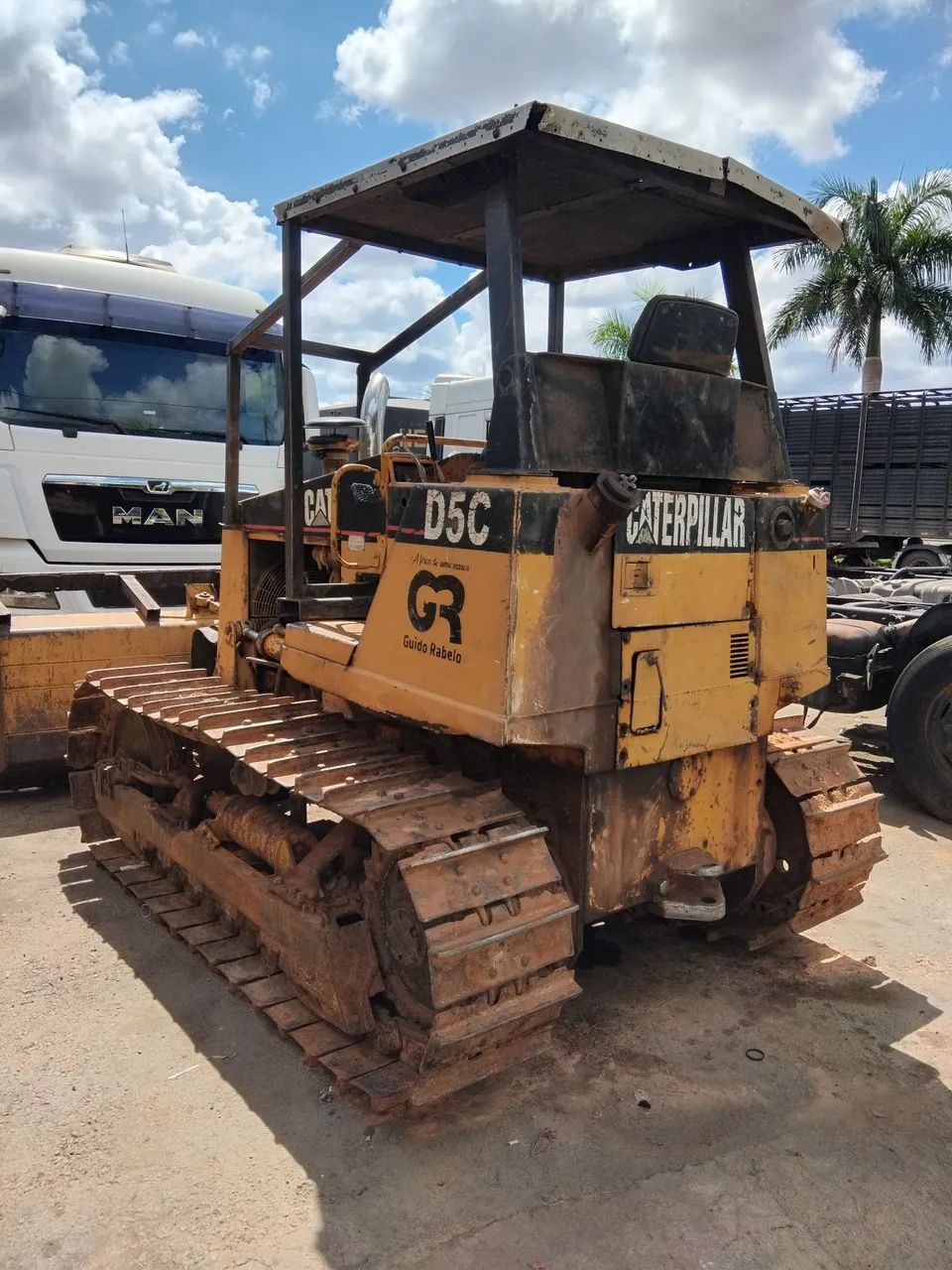 Trator de Esteira Caterpillar D5C - Foto 2