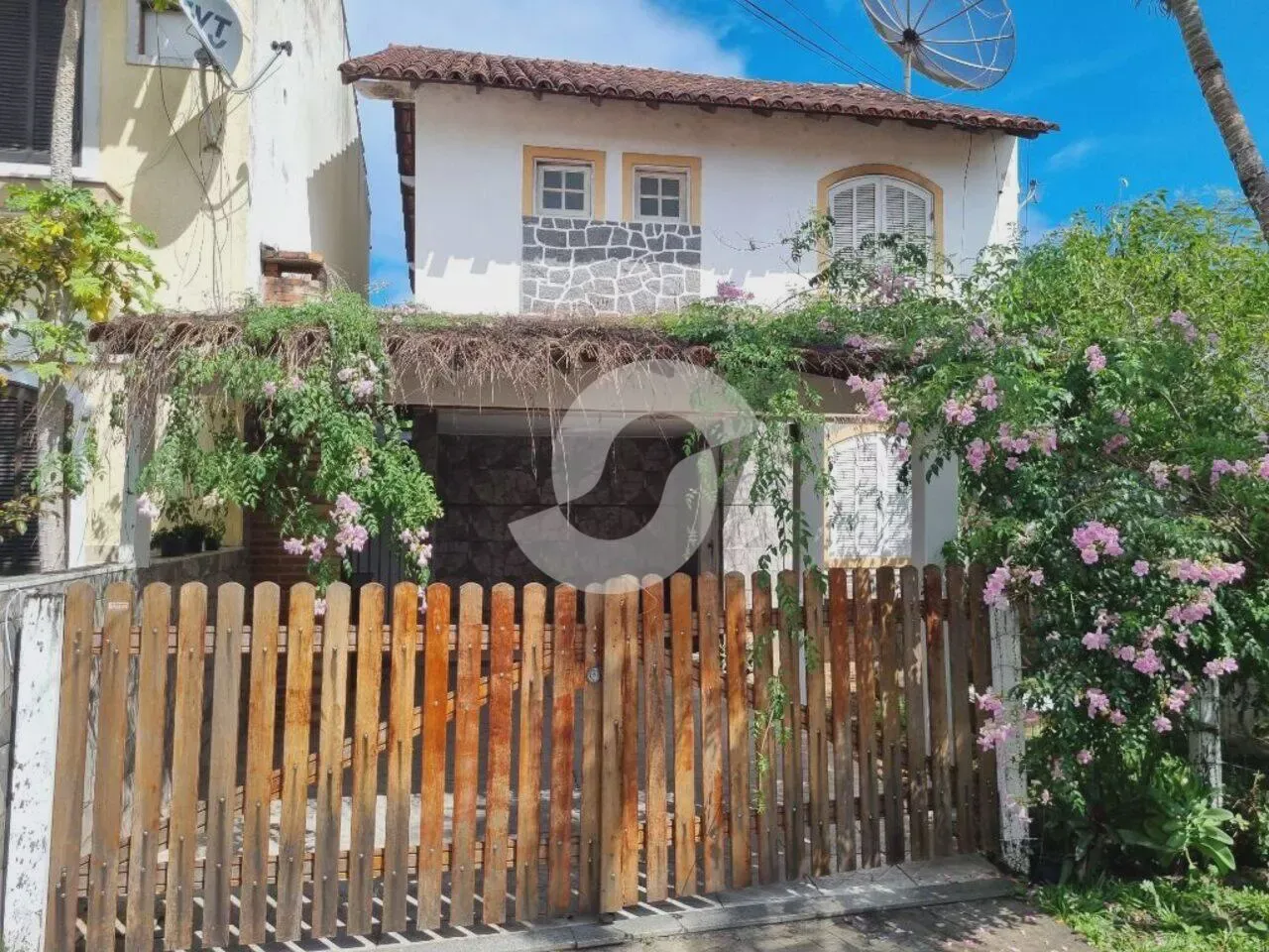Casa com 3 dormitórios à venda, 105 m² por R$ 590.000,00 - Itaipu - Niterói/RJ