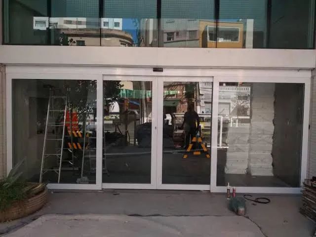 Manutenção em porta social automatica - Foto 2