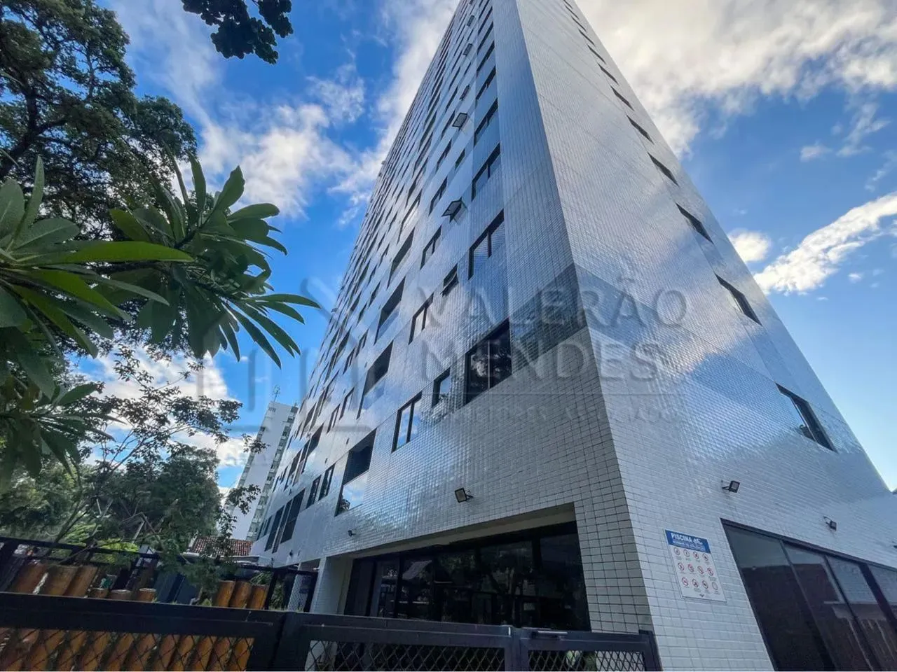 Imóvel para venda possui 66 metros quadrados com 3 quartos em Espinheiro - Recife - PE