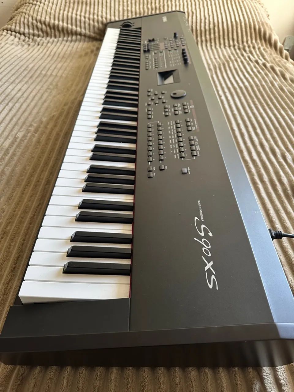 Teclado Yamaha S90XS. Acompanha Semi Case sob medida e pedal