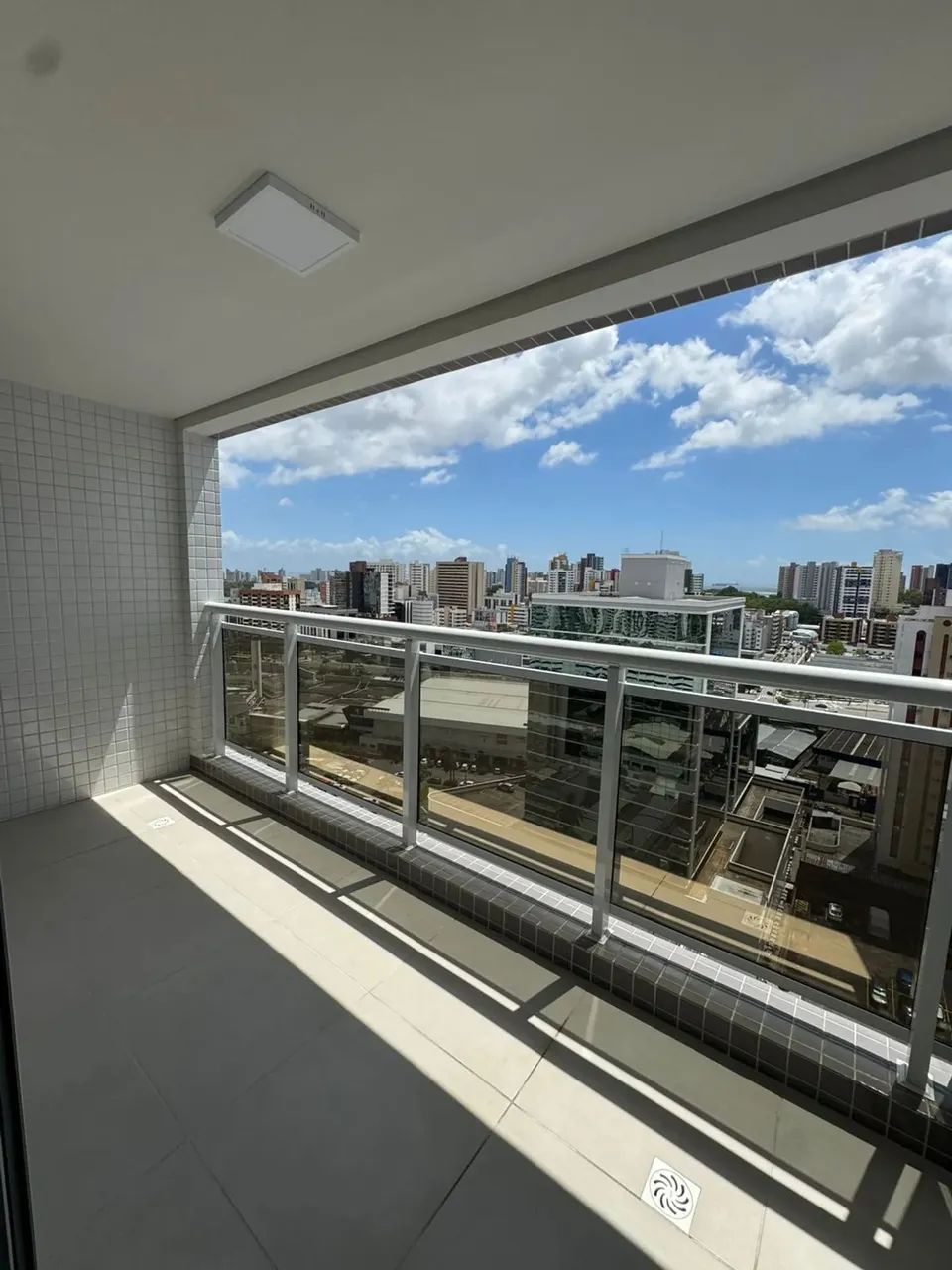 Alugo Apartamento Mobiliado no Renascença, 01 Quarto, 01 Vaga de Garagem, Em frente ao Ceu
