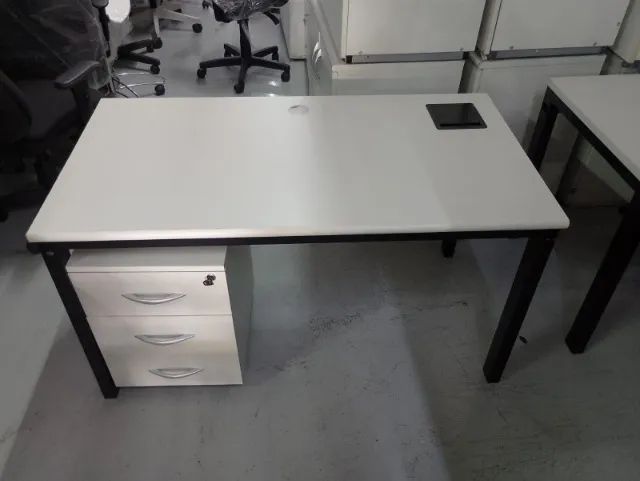 Mesa com gaveteiro para escritório - Foto 4