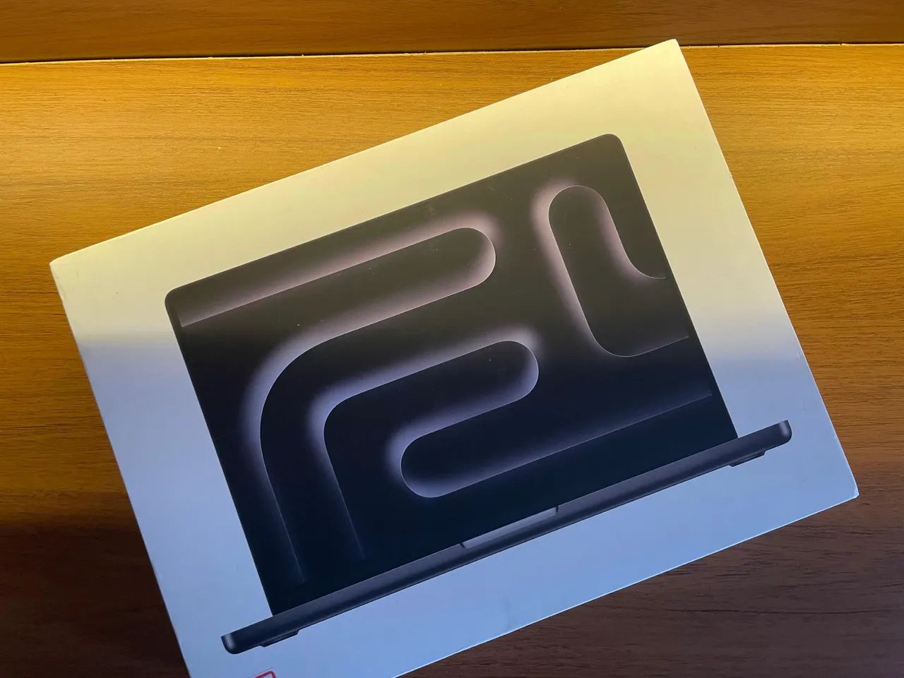 MacBook Pro com Processador M5 e Tela 14? 1TB SSD 16GB.  // LACRADO