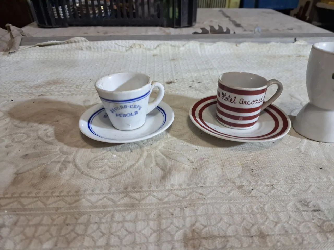 Conjunto de xícaras e pires retrô. Colecionadores  - Foto 3
