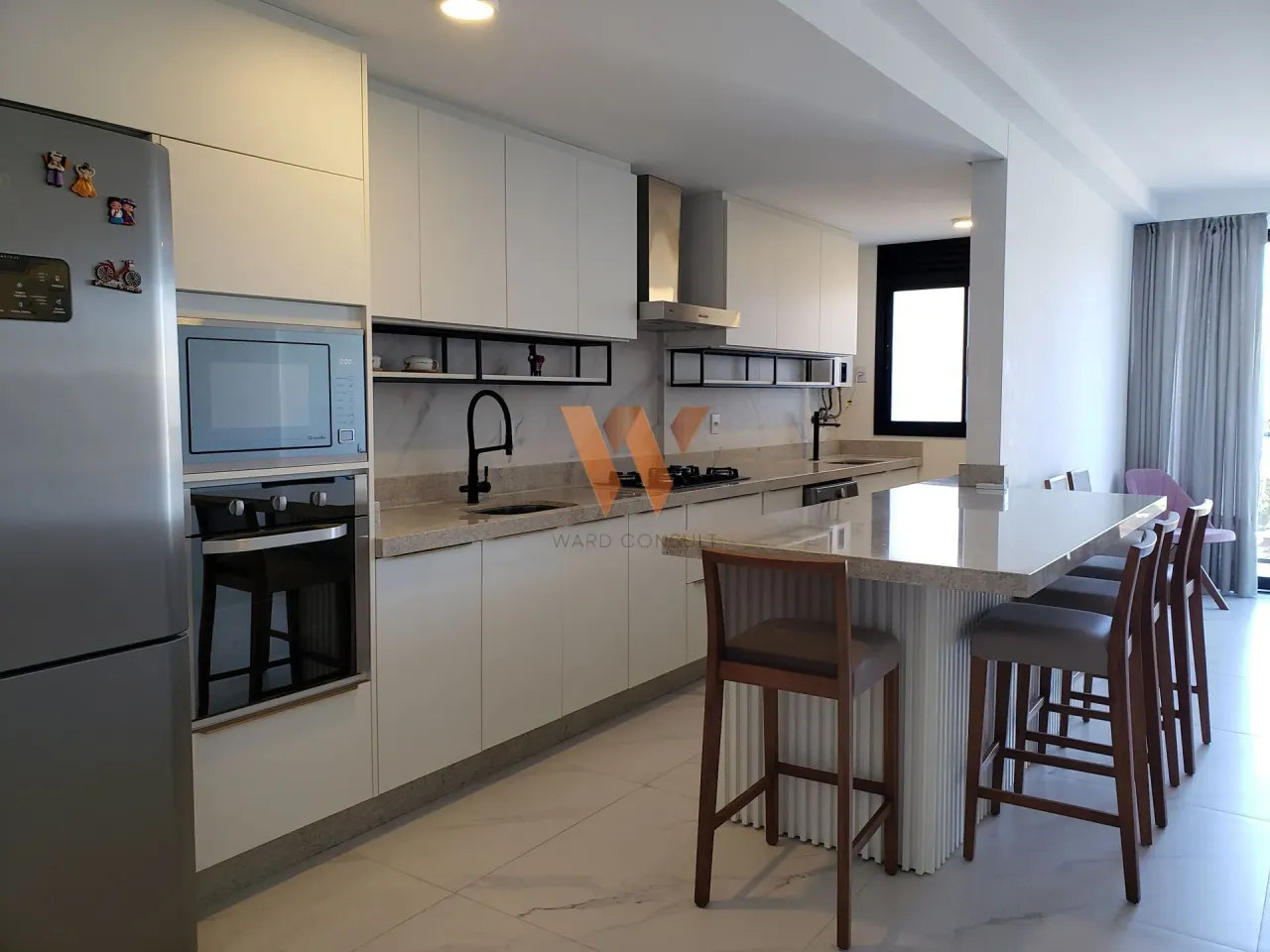 APARTAMENTO com 3 SUÍTES `para ALUGUEL ANUAL em JURERÊ IN FLORIANÓPOLIS/SC!