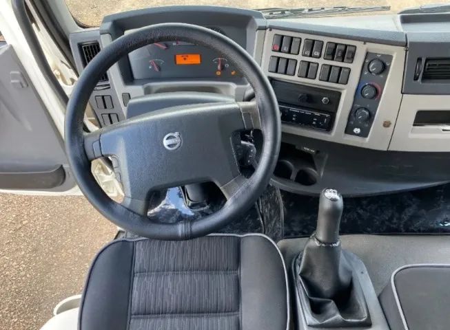 Volvo VM 270 2015 Carroceria, - Foto 5