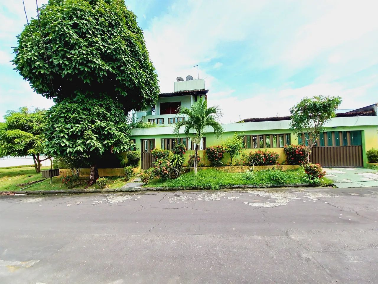 Vende/Casa duplex/Condomínio Ponta Negra II/600m².