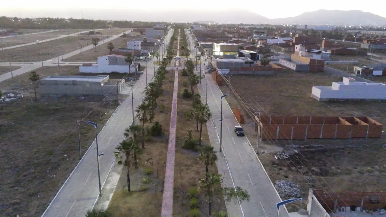 Lotes financiado sem Consulta Pronto para construir as margens da ce060