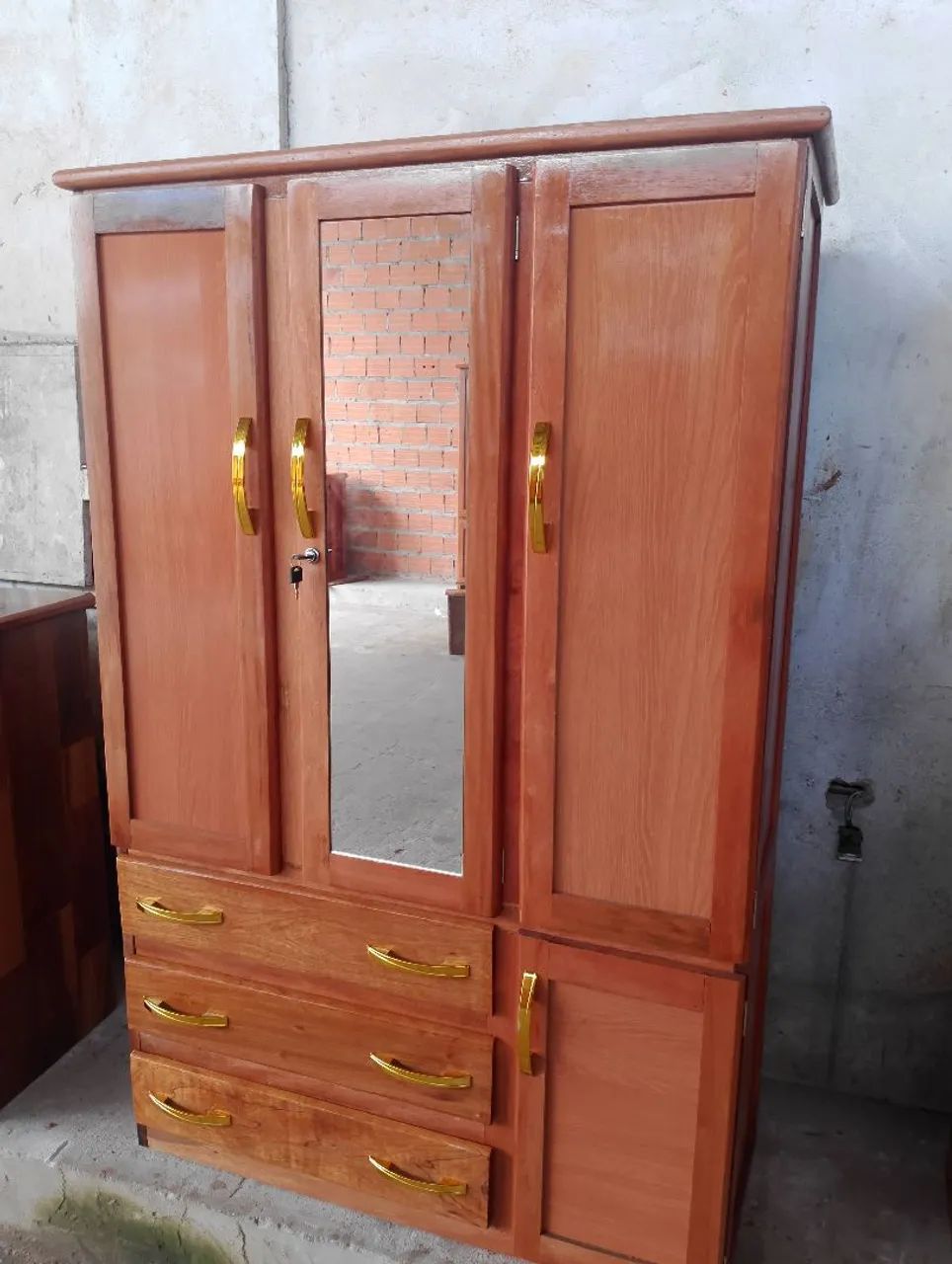 Guarda-Roupa de Madeira com Espelho - Foto 4