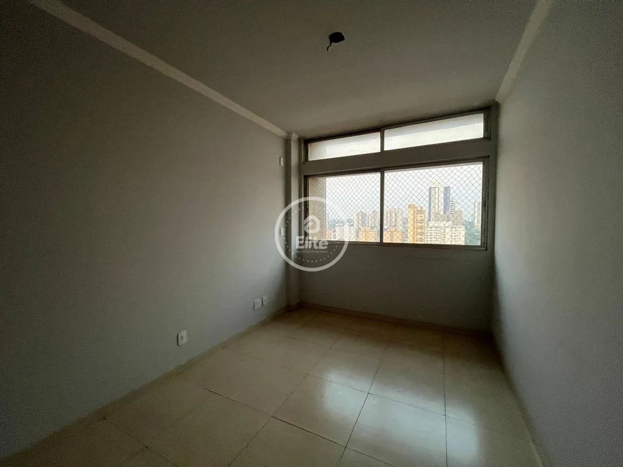 Apartamento região central amplo e reformado - Foto 2