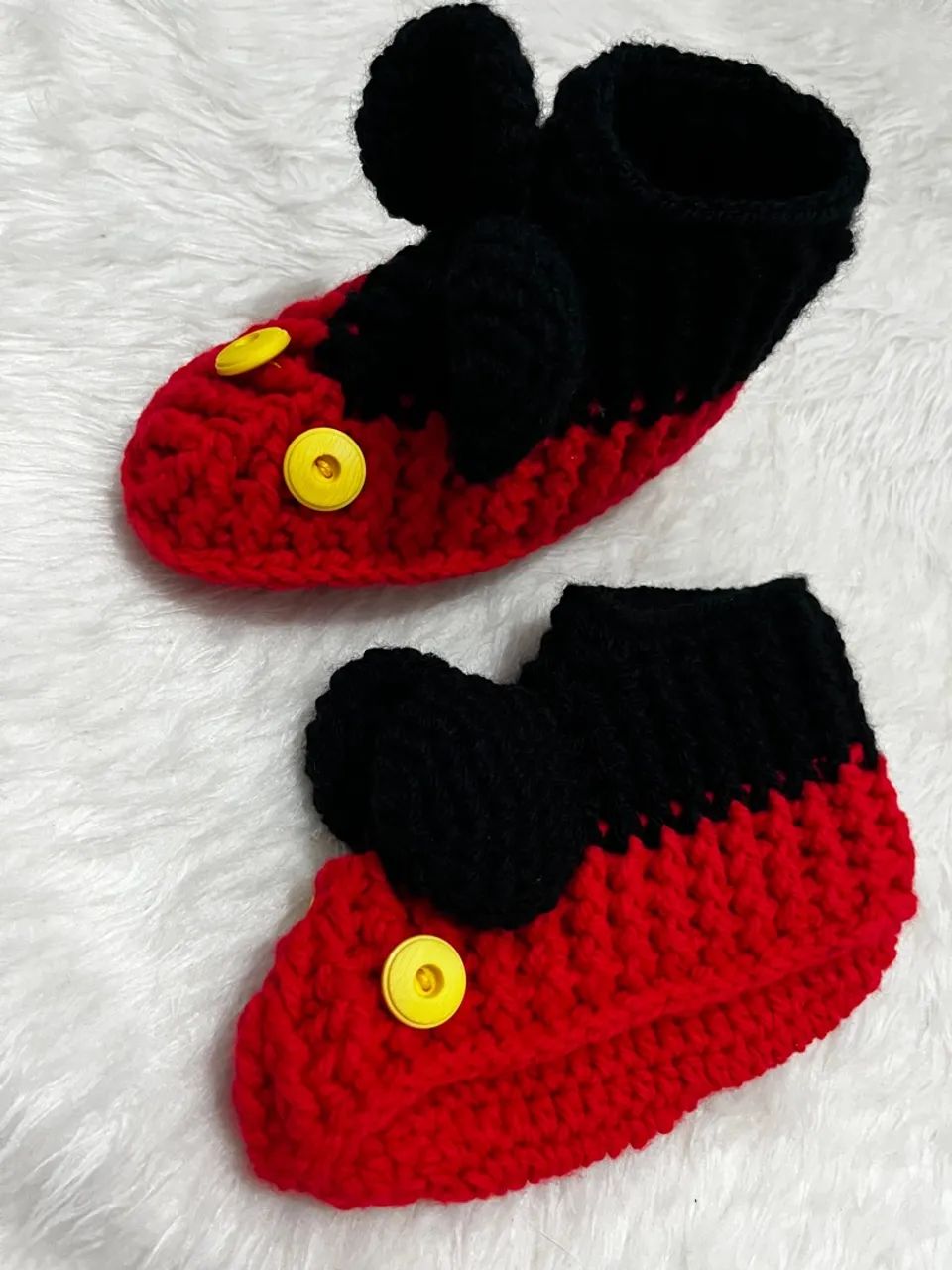 Pantufa Infantil Mickey em Crochê Lã Unissex Preta Vermelha  - Foto 4