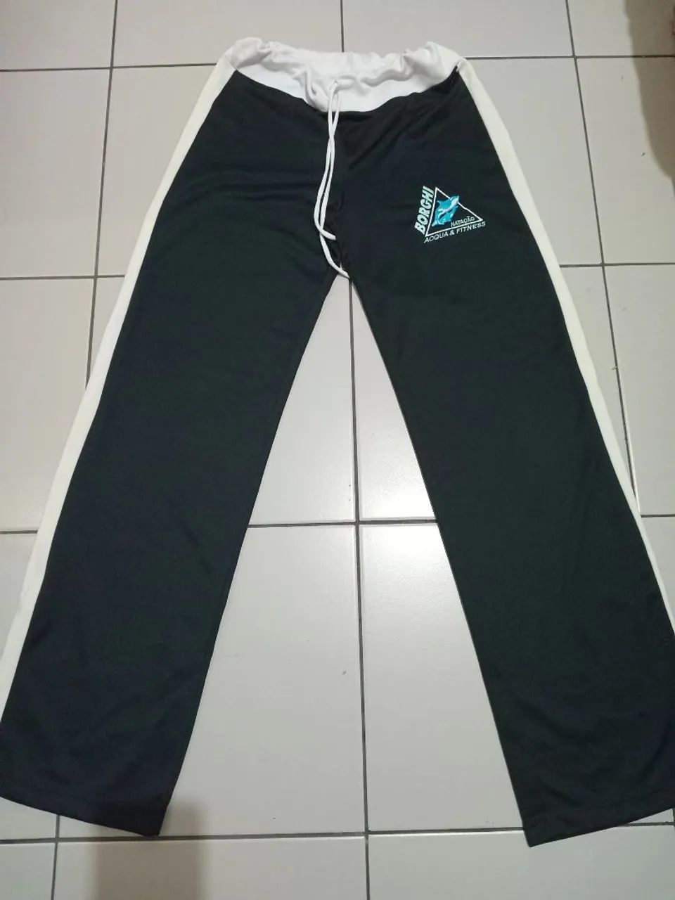 Calça Legging Branca e Calça de Academia Preta - Foto 2