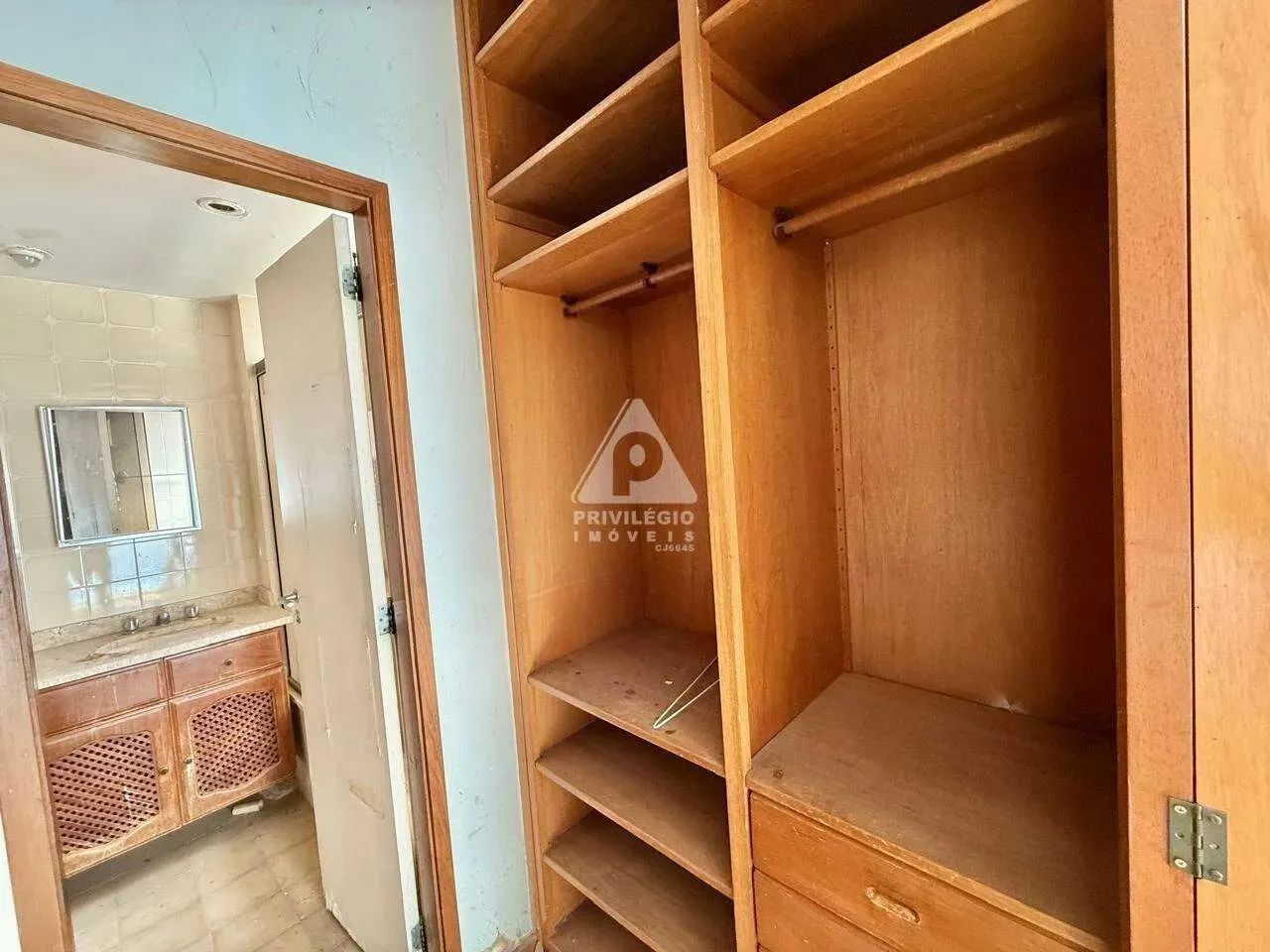3 quartos sendo 1 suite, varandão, 2 vagas, edificio imponente, portaria 24H - Foto 4