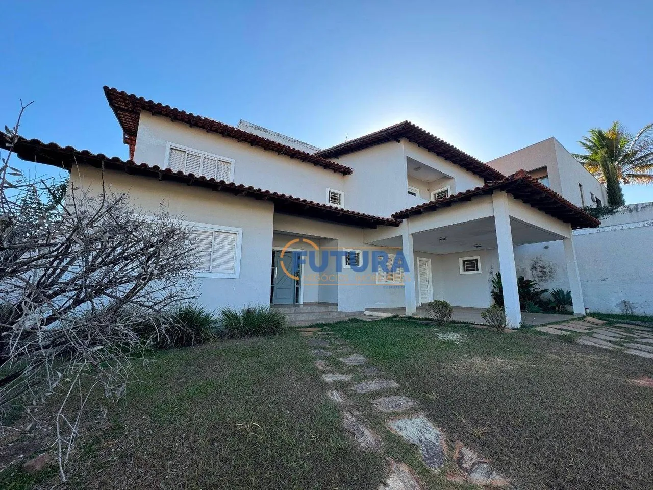 Casa com 540M2, Cond. Ville de Montagner, Jardim Botânico.