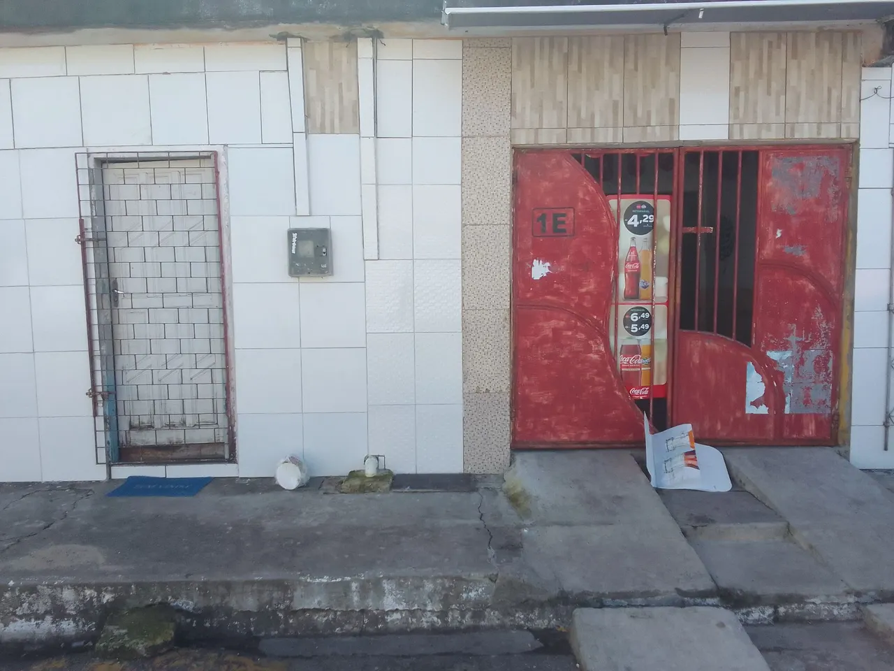 Aluga- se casa com espaço