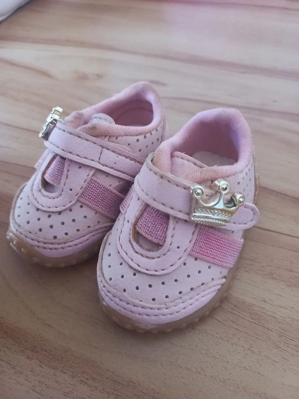 Baby clothes.64314277046403122