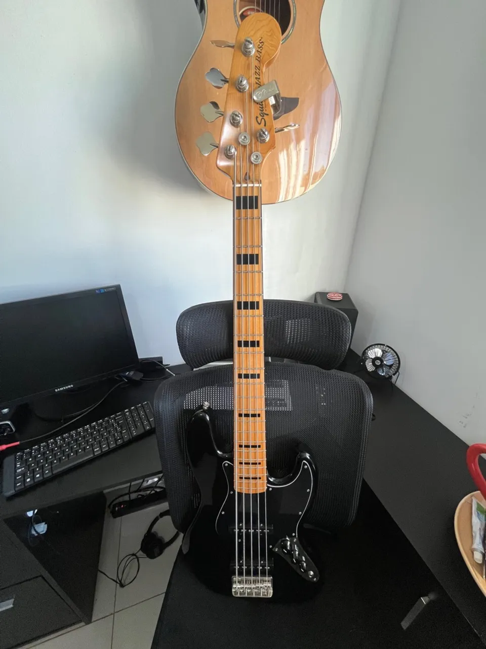 Baixo Squier 5 cordas