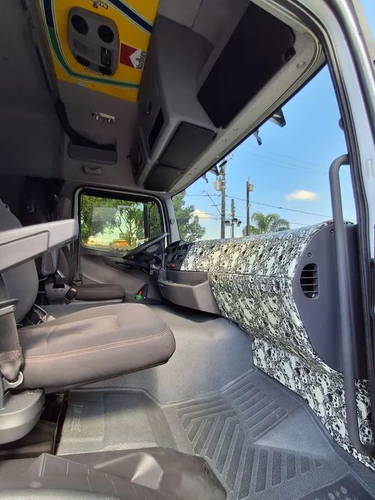 Caminhão Mercedes-Benz Axor 1933 4x2 - Foto 4