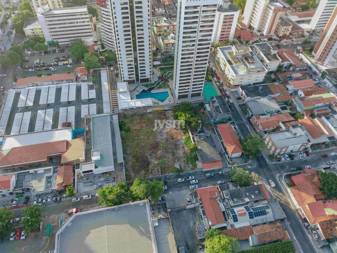 TERRENO ESPETACULAR À VENDA NA ALDEOTA, 2.424M², FRENTE DE 44 METROS, 100% REGULARIZADO.