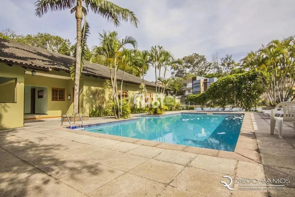 Casa em Condomínio com 3 Suítes 6 Vagas