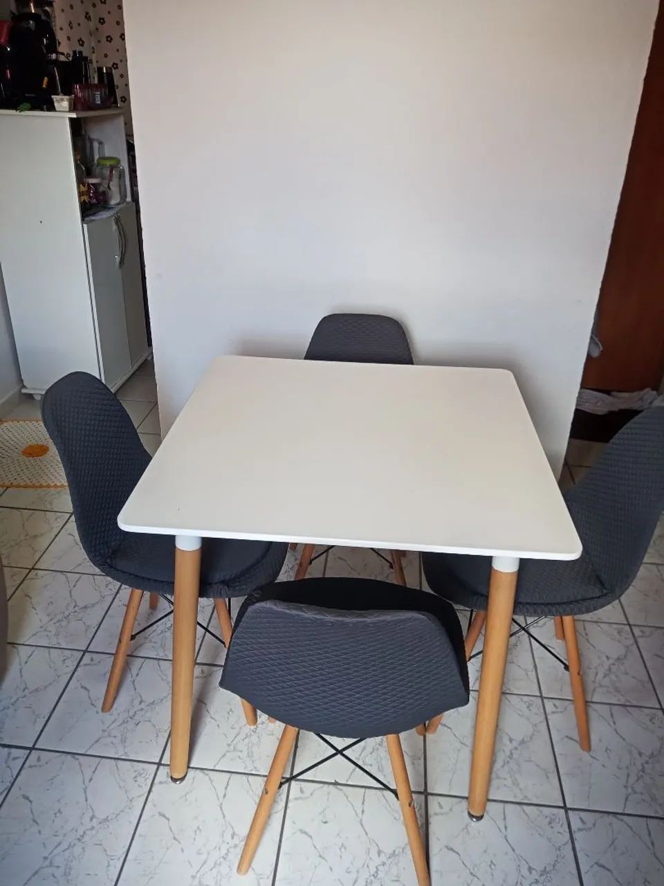 Mesa de Jantar Branca 4 Cadeiras