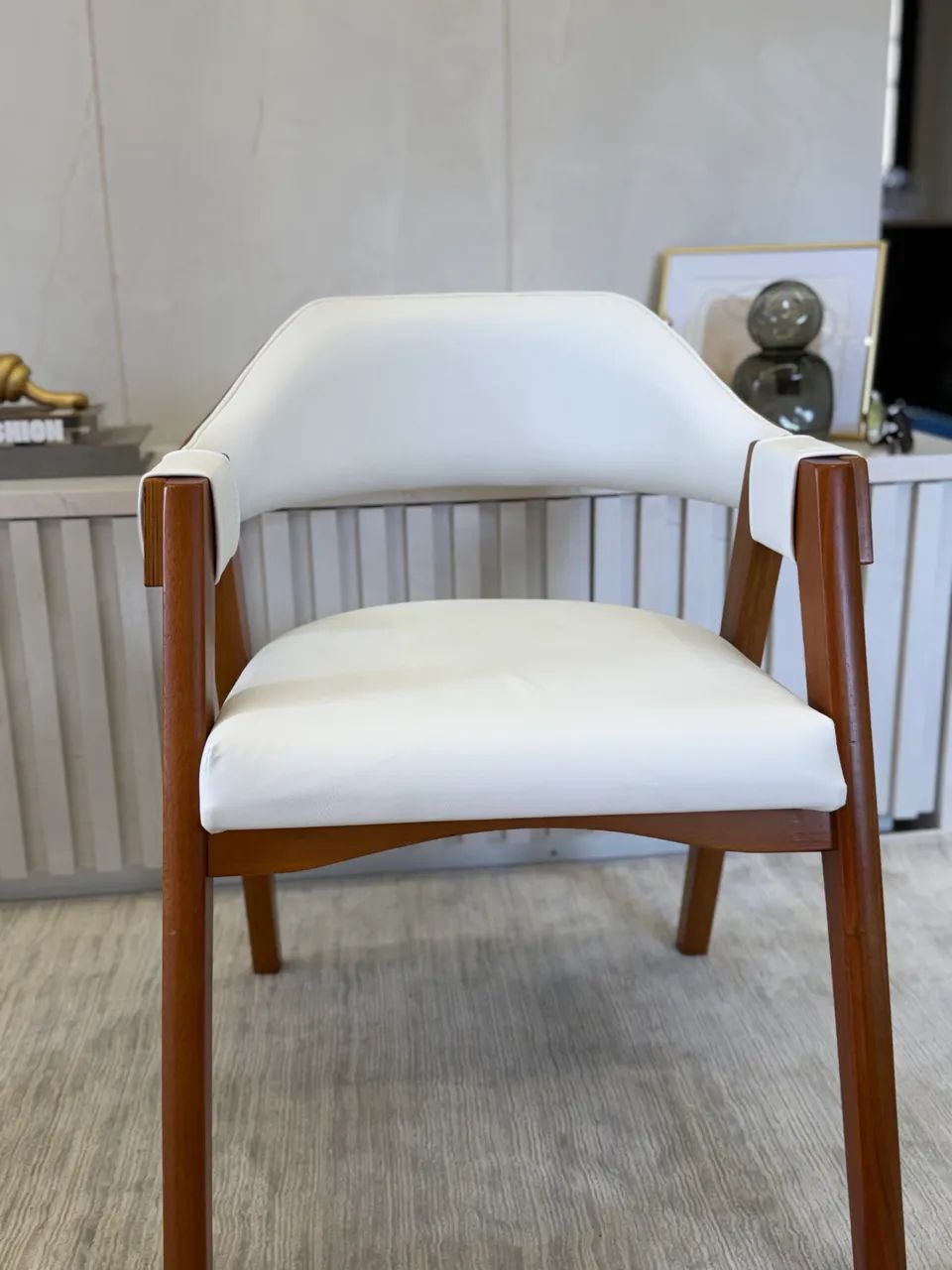 Conjunto de cadeiras/poltronas em corino estofada 